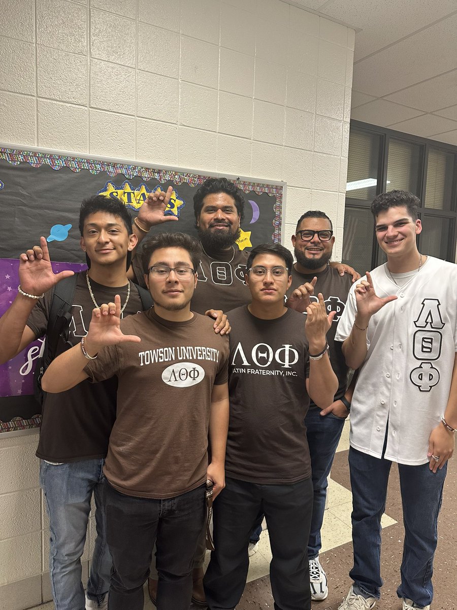 MrH_LSES's tweet photo. BTS Night was a SUCCESS! Thank you to all our families for joining us and to the entire community for showing such strong engagement in OUR children’s education! #CMESPROUD ❤️🐾❤️ https://t.co/0R5bonaFXE