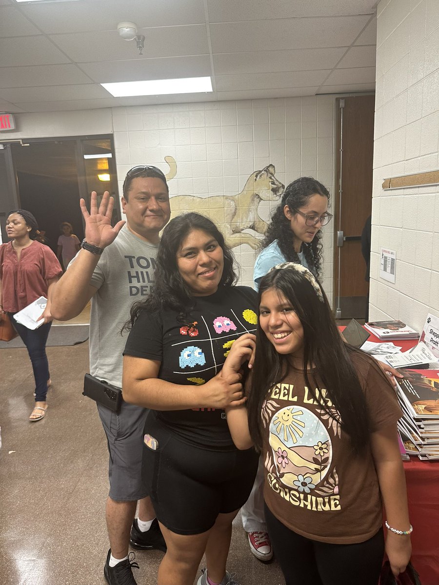 MrH_LSES's tweet photo. BTS Night was a SUCCESS! Thank you to all our families for joining us and to the entire community for showing such strong engagement in OUR children’s education! #CMESPROUD ❤️🐾❤️ https://t.co/0R5bonaFXE