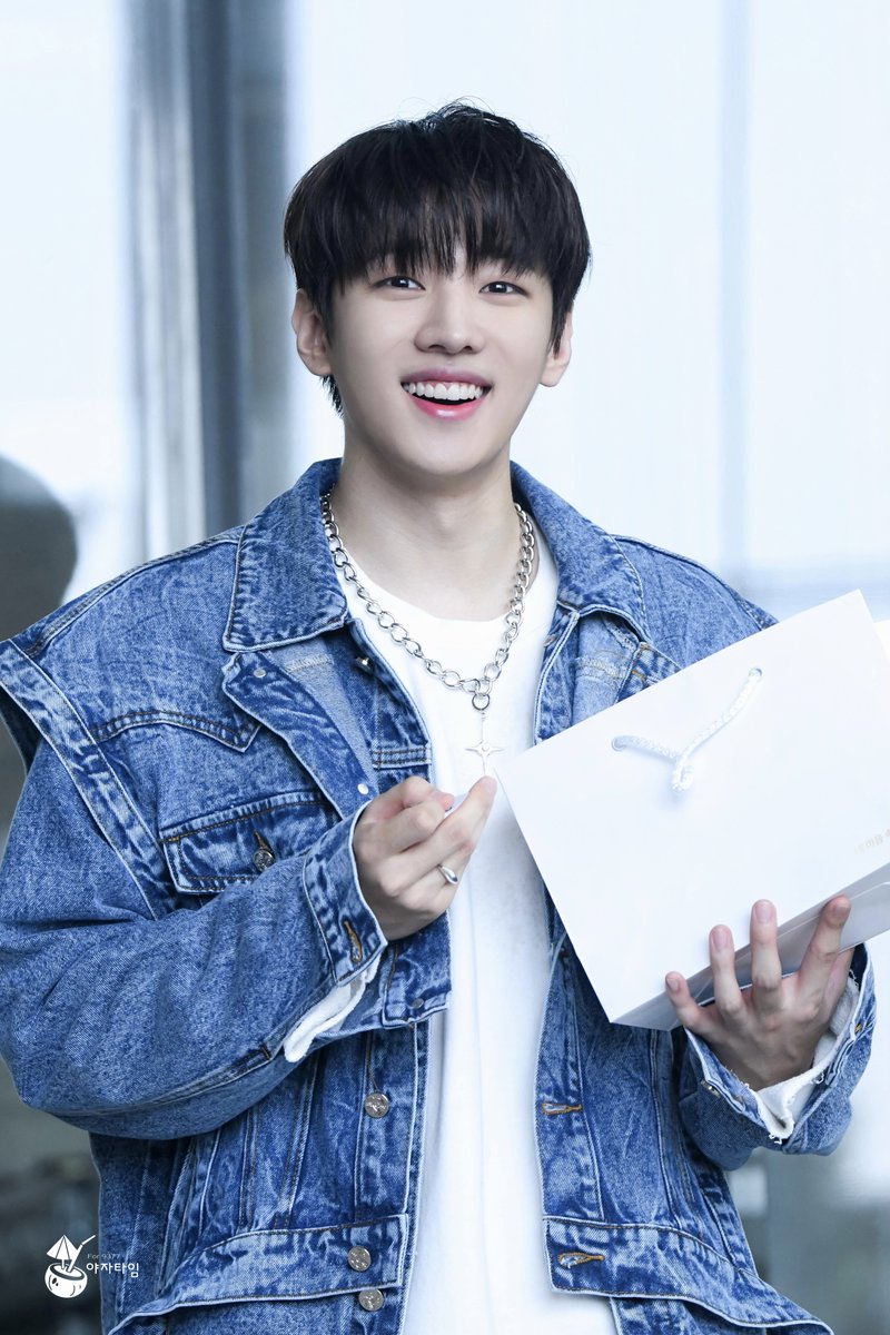 CoconutTime9377's tweet photo. 230913 쇼챔 미니팬미팅

#재찬 #JAECHAN #JCFACTORY https://t.co/wxDiAeIEZ4