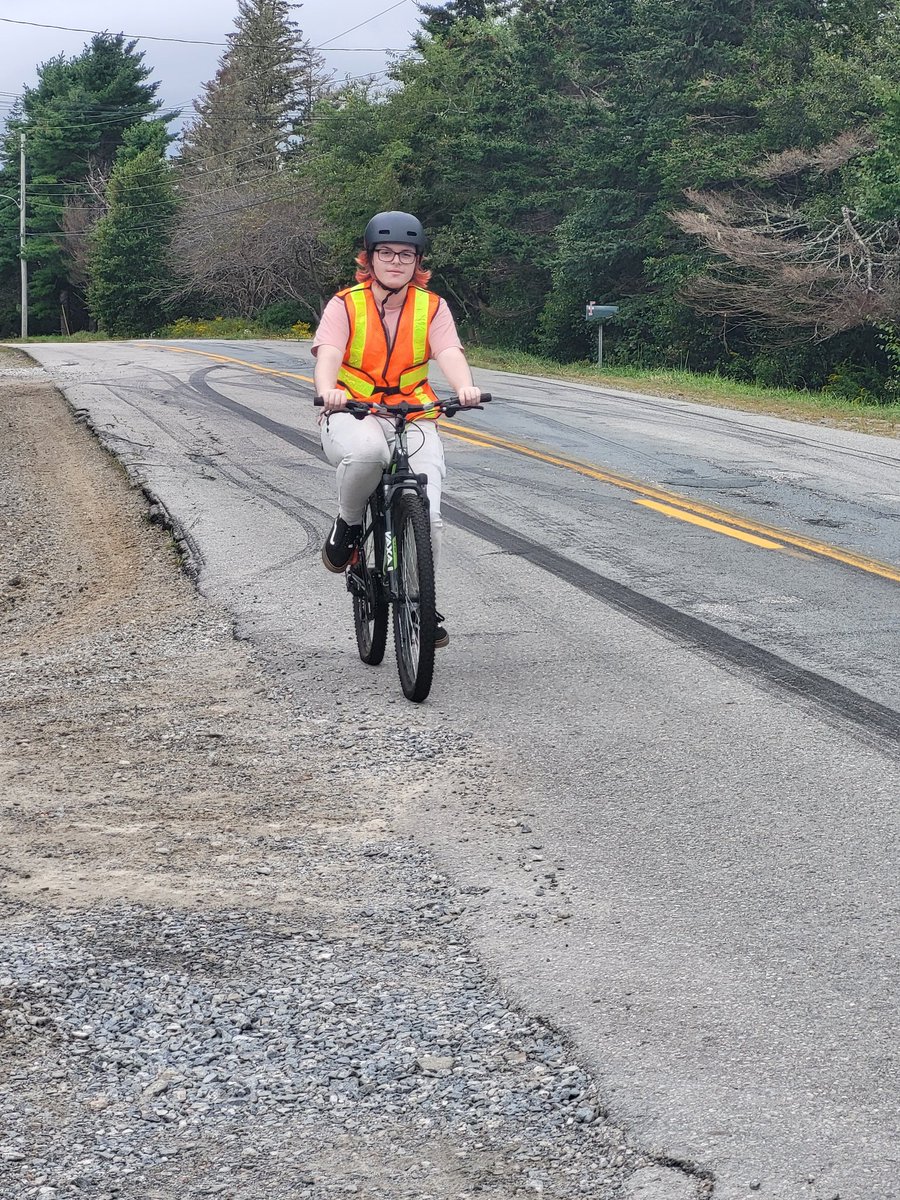 MrHollandBMHS's tweet photo. It was hot and humid this afternoon, but our PE 12 Leadership class still had a nice 5km ride along the Oak Park Road.
#BMHS #TCRCE #outdoored #biking https://t.co/xzS1O3MIiJ