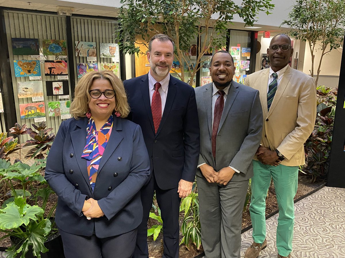 Tonight the Board of Education recognized the principals of our three high schools recognized by @USNewsEducation as top 20 in Missouri! Congrats 1)Tina Hamilton, Metro 2) Fred Steele, Collegiate and 18)Kaylan Holloway, McKinley. Joined by Network Superintendent Derrick Mitchell.