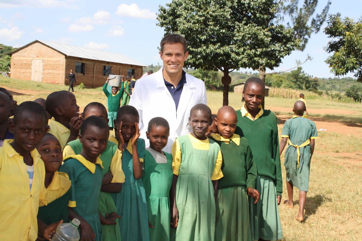 Lifting hearts and minds in Mogadishu, Somalia. We saw, treated, and educated over 400 patients in the farming area outside of Mogadishu, Somalia... This little girl was one of my favorites. Such kind people are full of gratitude. ♥️