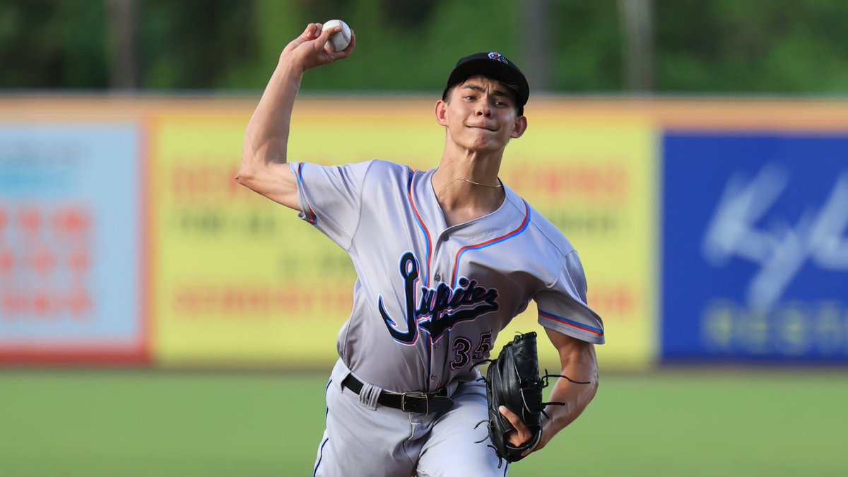 MLBPipeline's tweet photo. #Marlins 2023 first-rounder Noble Meyer posts goose eggs for Jupiter in Game 1 of the FSL semifinals:
3 2/3 IP
0 H
0 R
1 BB
2 K https://t.co/pVQX3kQH49