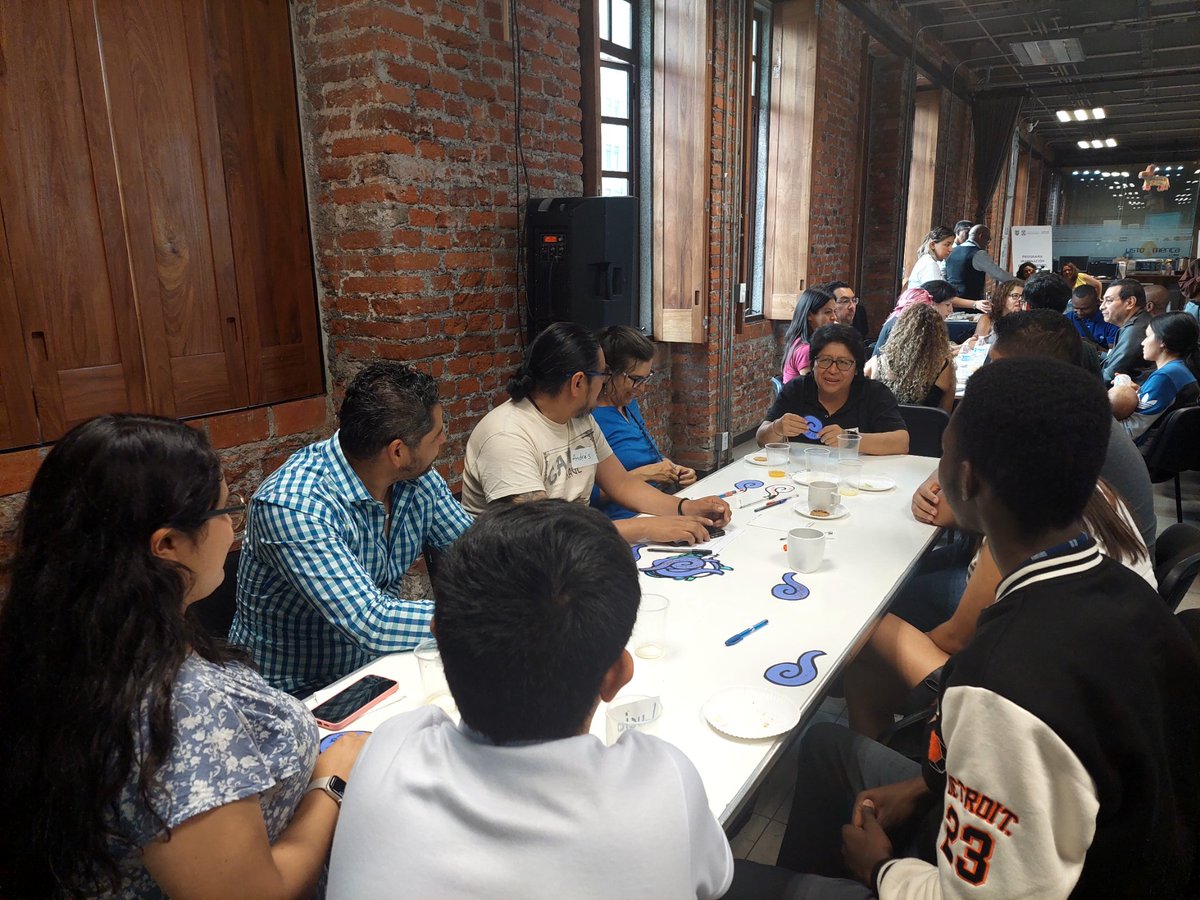 SinFronterasIAP's tweet photo. 🙌 Seguimos haciendo comunidad en @ElRuleOficial en esta #WelcomingWeek 🌎🌍🌏 Hoy hemos conversado sobre nuestra comida favorita, nuestros sueños y las cosas que nos unen 🤝 https://t.co/CYUE2sHCLc