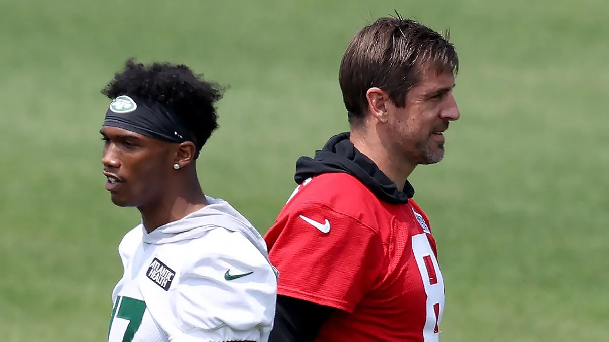 loyalnyjetfans's tweet photo. “It really hurt my heart. He told me ‘sorry kid’”- Garrett Wilson revealed what Aaron Rodgers told him in the locker room on ESPN. 

Man that’s just so sad. #Jets https://t.co/6pObSs7JIR
