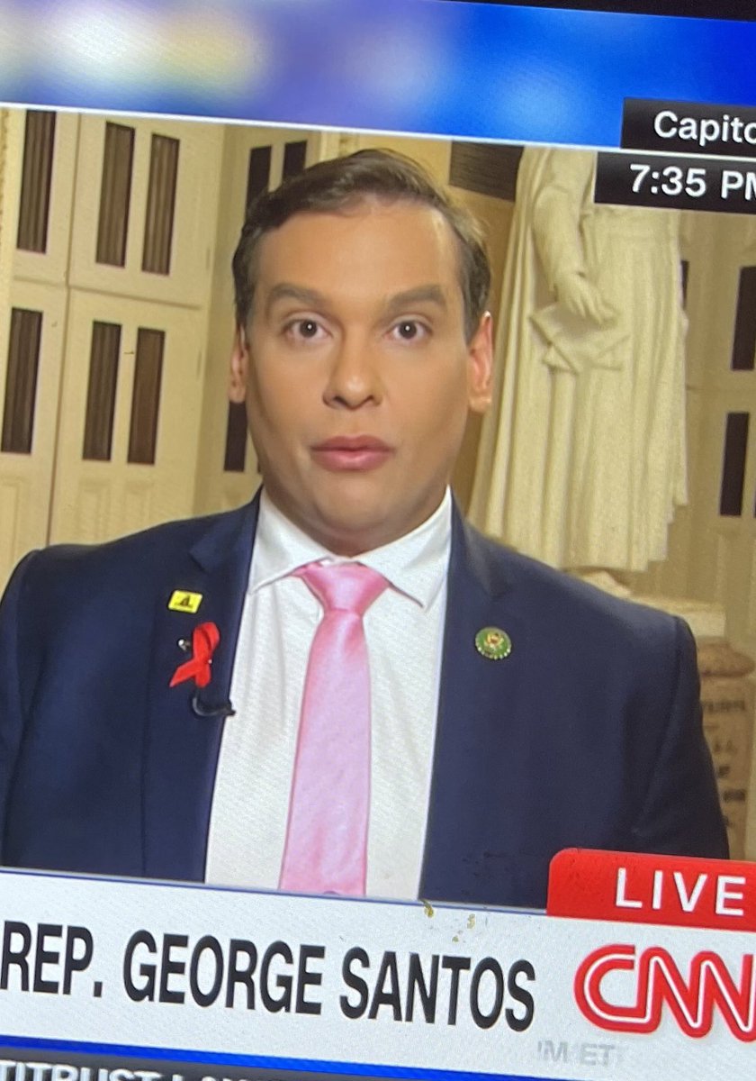 Dunkishrock's tweet image. Americans voted this guy to the house of reps 🤦🏾‍♂️ @RepSantosNY03 #georgesantos #cnnoutfront @ErinBurnett