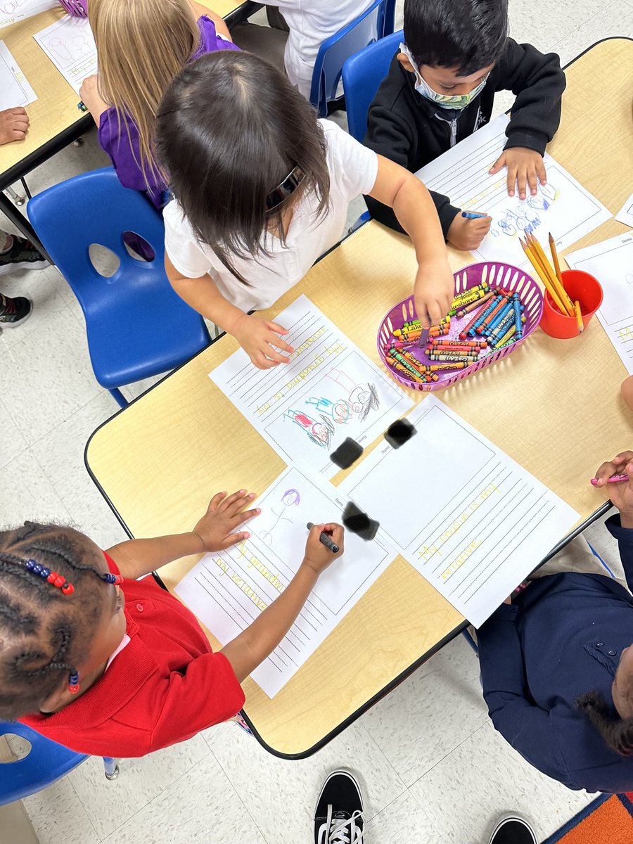 RangelKemp's tweet photo. Journal time in PreK! @Back_Bulldogs @ChasityDBass #itshowweroll https://t.co/tcIXjGbGty