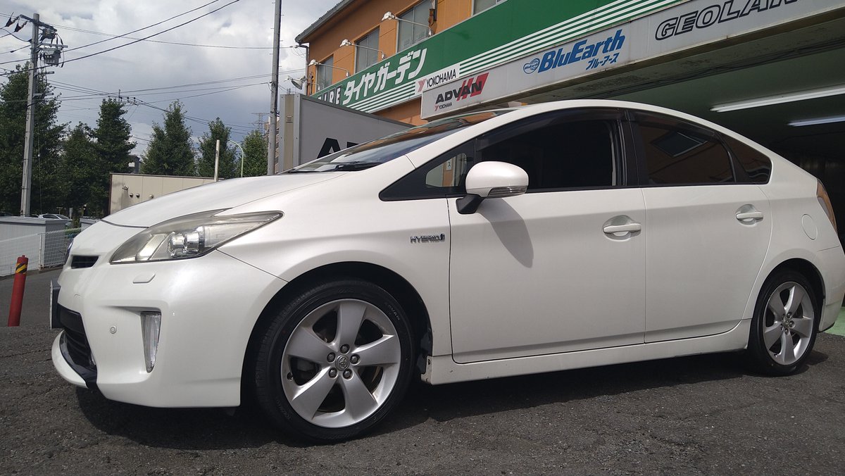 TG_MACHIDAHILLS's tweet photo. 今回はタイヤご購入にあたり
当店を選んで頂き有難う御座います🙇♂️
#ECOS #ES31 から #ADVAN #dB #V552
215/45R17 91W に交換させて頂きました✨
🚗空気圧点検お待ちしております🚗
#トヨタ
#プリウス
#ヨコハマタイヤ
#低車外音タイヤ
#タイヤガーデン
#町田ヒルズ https://t.co/7NMNXyCSCy