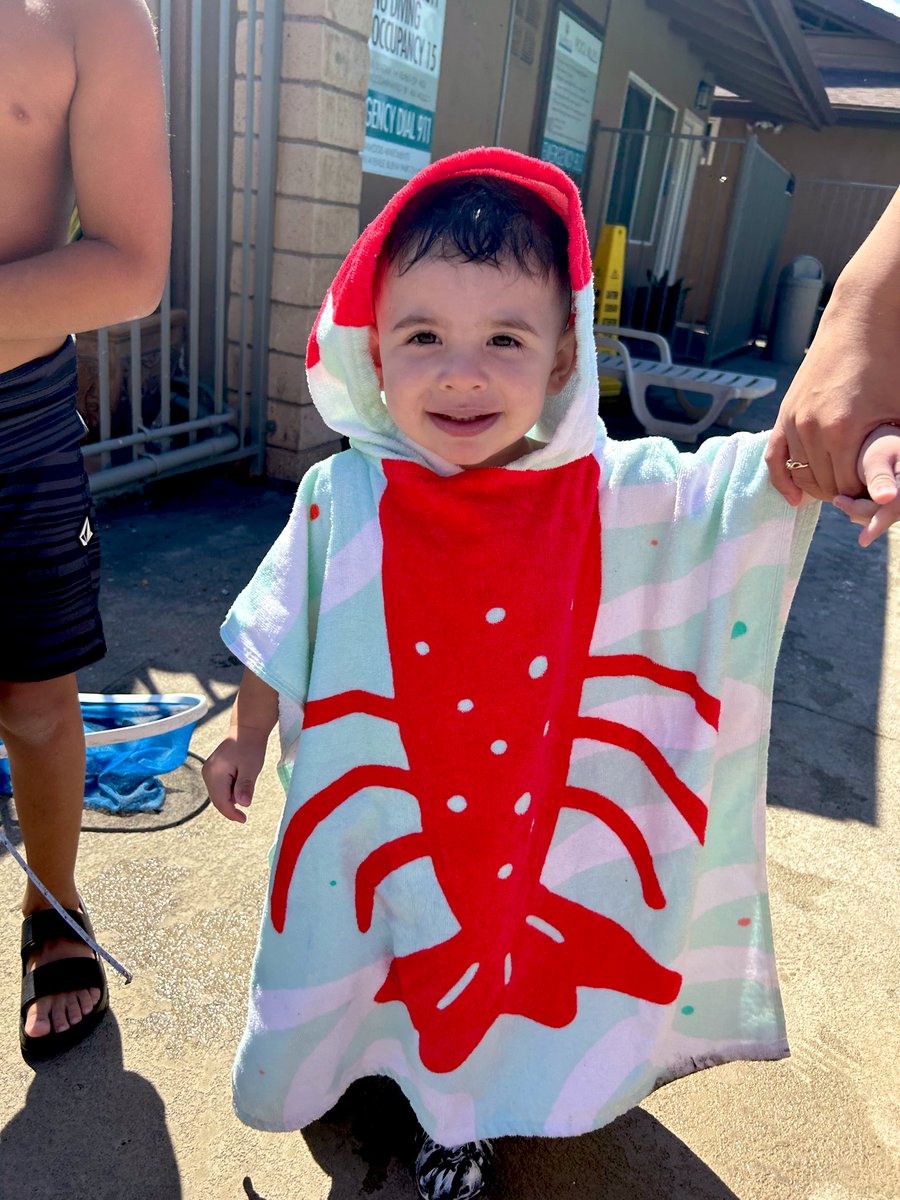 DopeeItsDee's tweet photo. My lobster loves swimming ♥️ https://t.co/8IVvRDVOfH