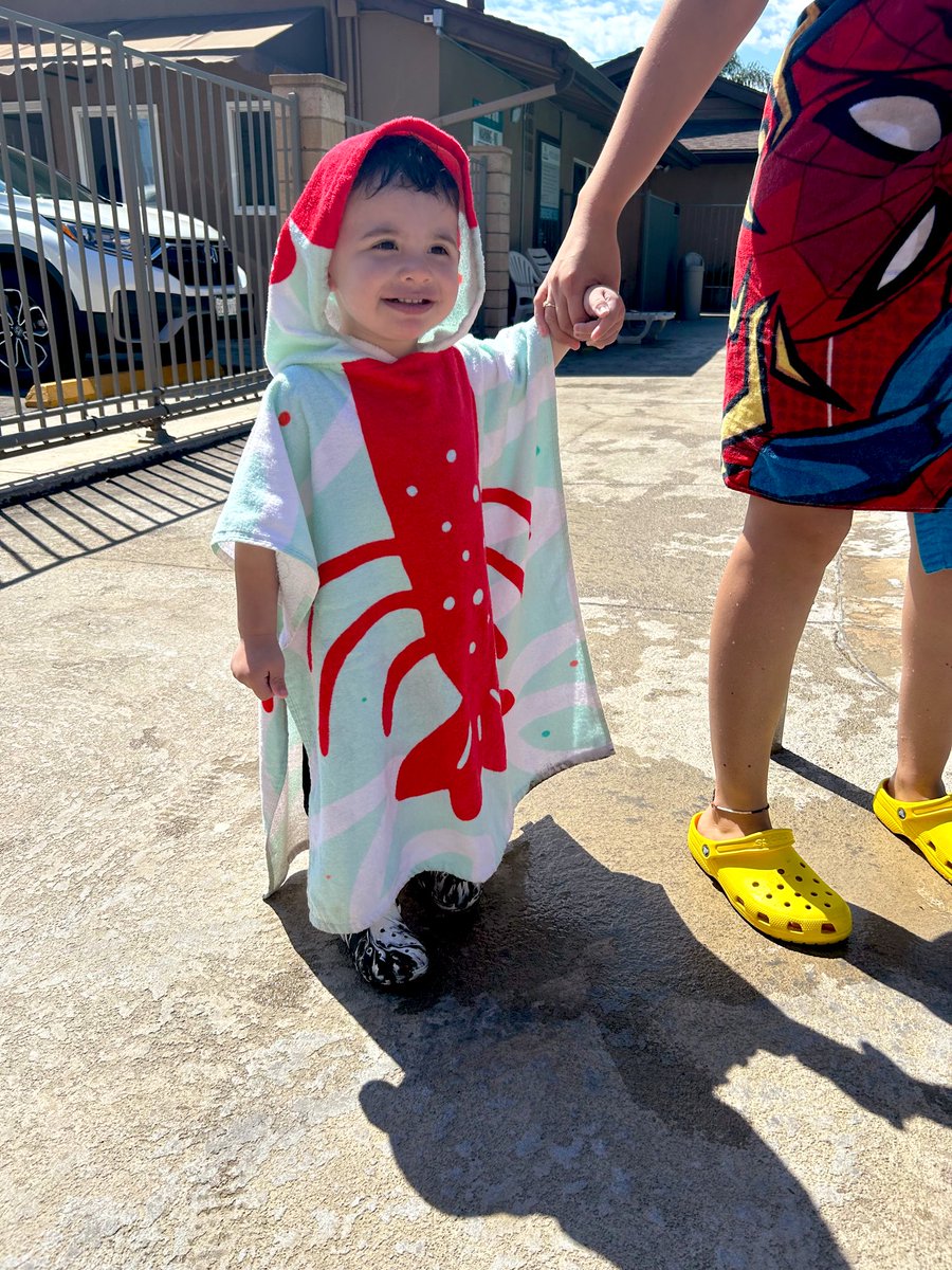 DopeeItsDee's tweet photo. My lobster loves swimming ♥️ https://t.co/8IVvRDVOfH