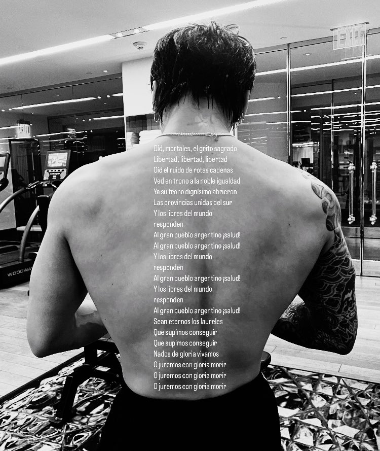sabian que entra toda la letra del himno argentino en la espalda de jungkook
