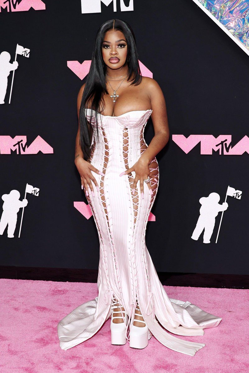 saintdoII's tweet photo. JT wearing mirror palais ss24 to the vma’s!! by fresh i mean FRESH off the runway this literally debuted 3 days ago she’s so queenie https://t.co/T8rIT680HA