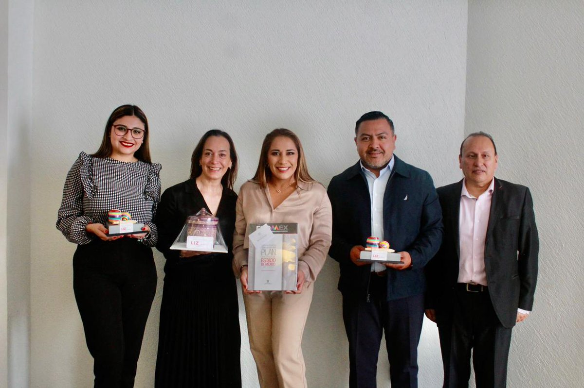 paoviteb's tweet photo. Tuvimos la oportunidad de compartir con municipios del Valle de Toluca la importancia de la evaluación en el quehacer público. https://t.co/OewKJo1vMr