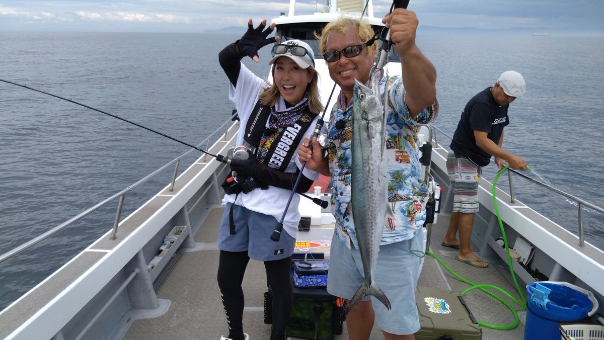 babababa_f's tweet photo. 今夜10:30～放送の #BABABABA爆釣Fishing は、大阪湾で #ジギング😄
#エバーグリーンインターナショナル のロングジグを使って #タチウオ や #青物🐟などを狙います👊
ジギングの名手・久保さんによる #タチパターン 攻略法は必見です✨
これから最盛期を迎える #大阪湾ジギング ご覧ください😉🎵 https://t.co/oB17tJn0nl