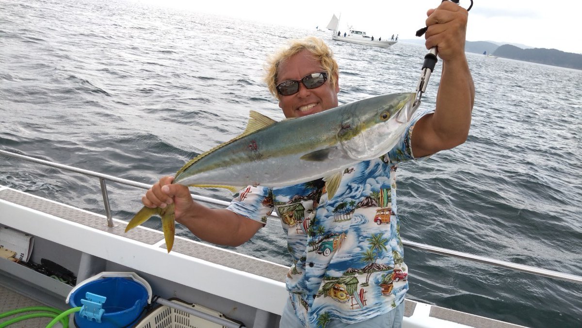 今夜10:30～放送の #BABABABA爆釣Fishing は、大阪湾で #ジギング😄
#エバーグリーンインターナショナル のロングジグを使って #タチウオ や #青物🐟などを狙います👊
ジギングの名手・久保さんによる #タチパターン 攻略法は必見です✨
これから最盛期を迎える #大阪湾ジギング ご覧ください😉🎵