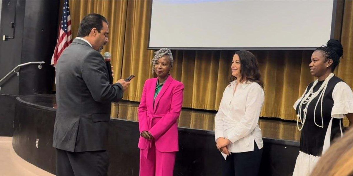 MDCPSSouth's tweet image. Principals new to @mdcpssouth were given their SRO Wings today! Welcome aboard! @floridacityes @AvocadoAces @wachapmanelem @MDCPS @SuptDotres