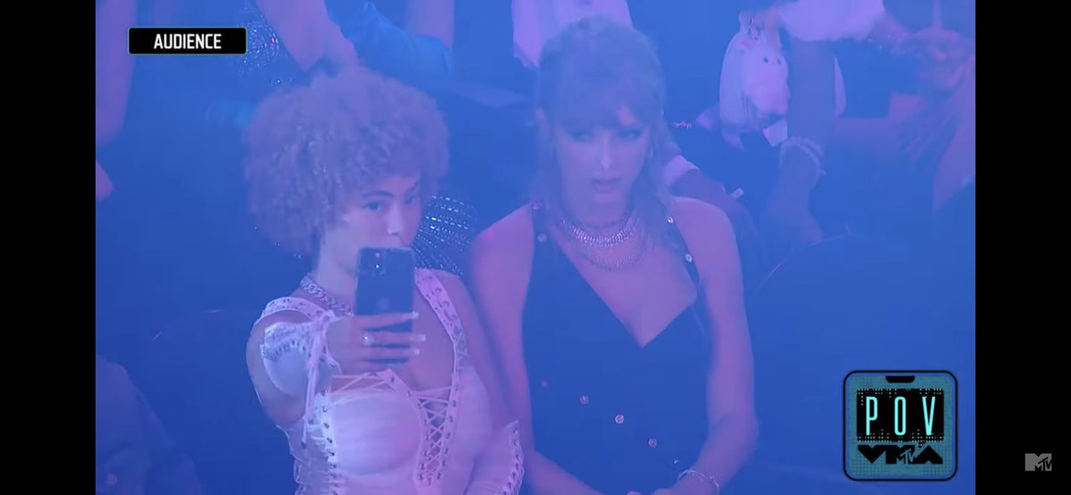 mhinata3's tweet photo. Photo time @icespicee_ &amp; @taylorswift13  #VMA https://t.co/gK7SzIQFr4
