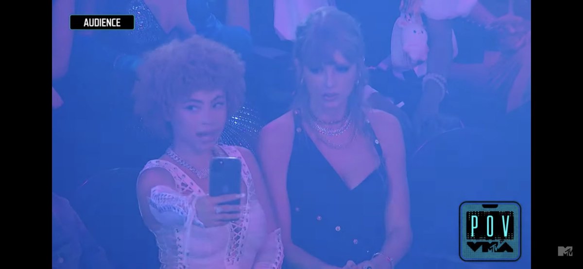 mhinata3's tweet photo. Photo time @icespicee_ &amp; @taylorswift13  #VMA https://t.co/gK7SzIQFr4