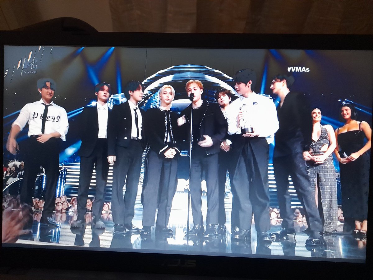 ESROT TEMBKANDO LOS AMO YANTO STRAY KIDS SHINE ON VMAs #StrayKidsAtVMAs #VMAs @Stray_Kids #StrayKids