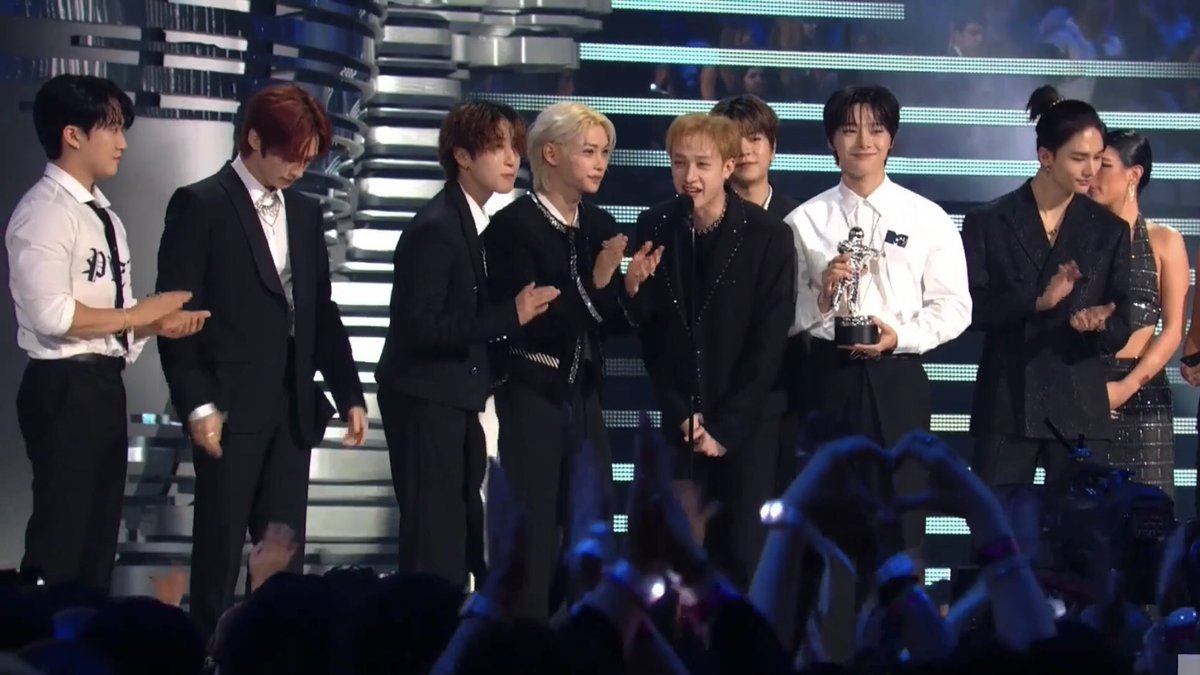 straykidsfilm's tweet photo. Stray Kids winning Best K-Pop @ VMAs 🏆 https://t.co/6tw54JDlli