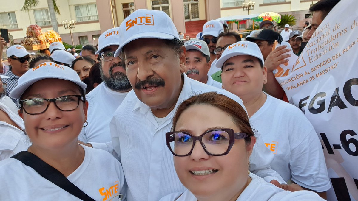 angerey13's tweet photo. Que todo México se entere, los maestros de #Tamaulipas estamos en paro desde 6 de sep, pedimos paguen adeudos de años y de interinatos, irregularidades de la SET que impiden concursar, entre muchas más ¡seguimos en pie de lucha!
NOS VENIMOS HASTA VICTORIA
#niunpasoatrás
#SNTE30 https://t.co/14uCSruTIj