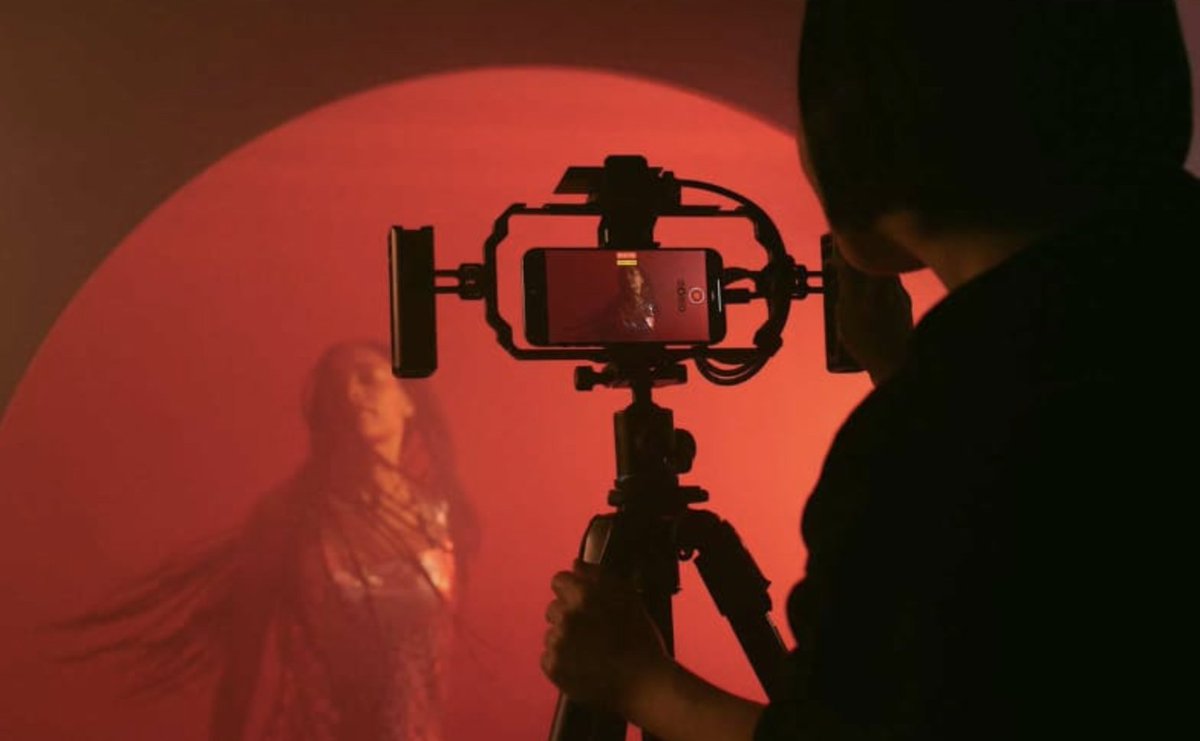 PRONEWSsecond's tweet image. 今週はカメラ新製品発表が多いけど、iPhone15も見逃せない！ACESにも対応し、ProRes rawを外部収録可能って。これはiPhoneのみで済む時代がやってきた。
#proresraw #iPhone15 #apple #pronews #Aces