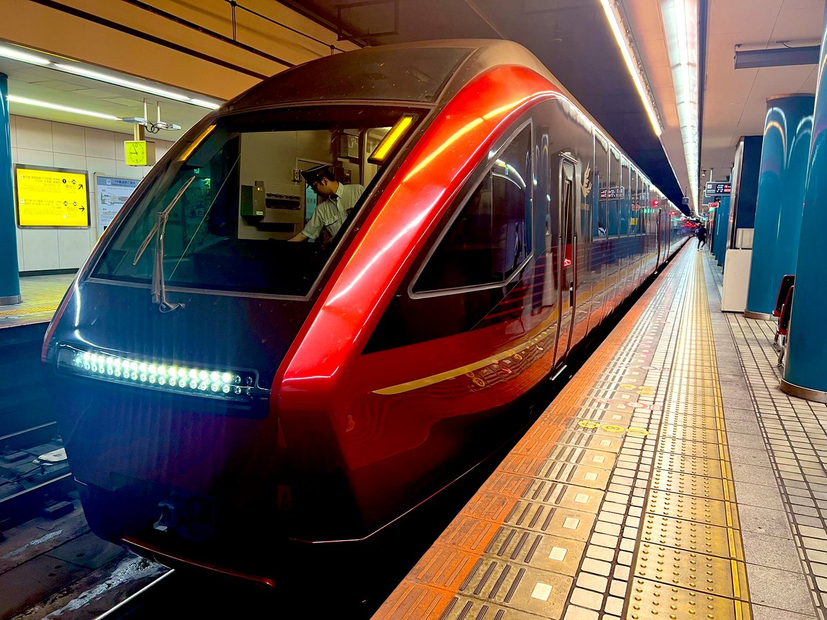 じろう tweet media