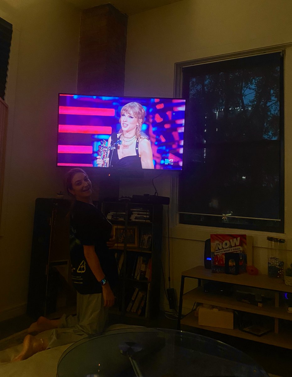 “Hey Grace take my picture with Taylor Swift” #VMAs