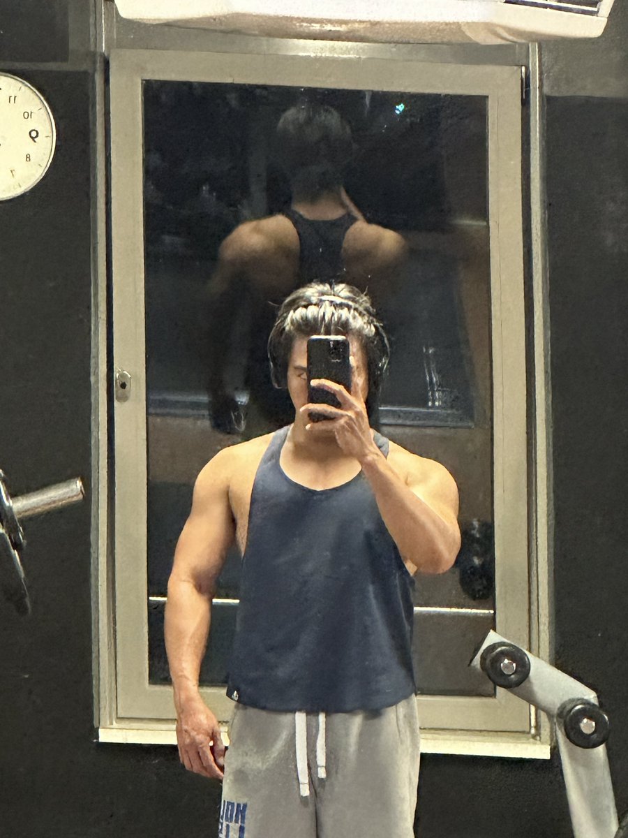 iMemoy's tweet photo. Tried back exercise.
Cheated myself to stop the set whenever I felt tired.
Day 2/15 https://t.co/RkIXTxPiTl