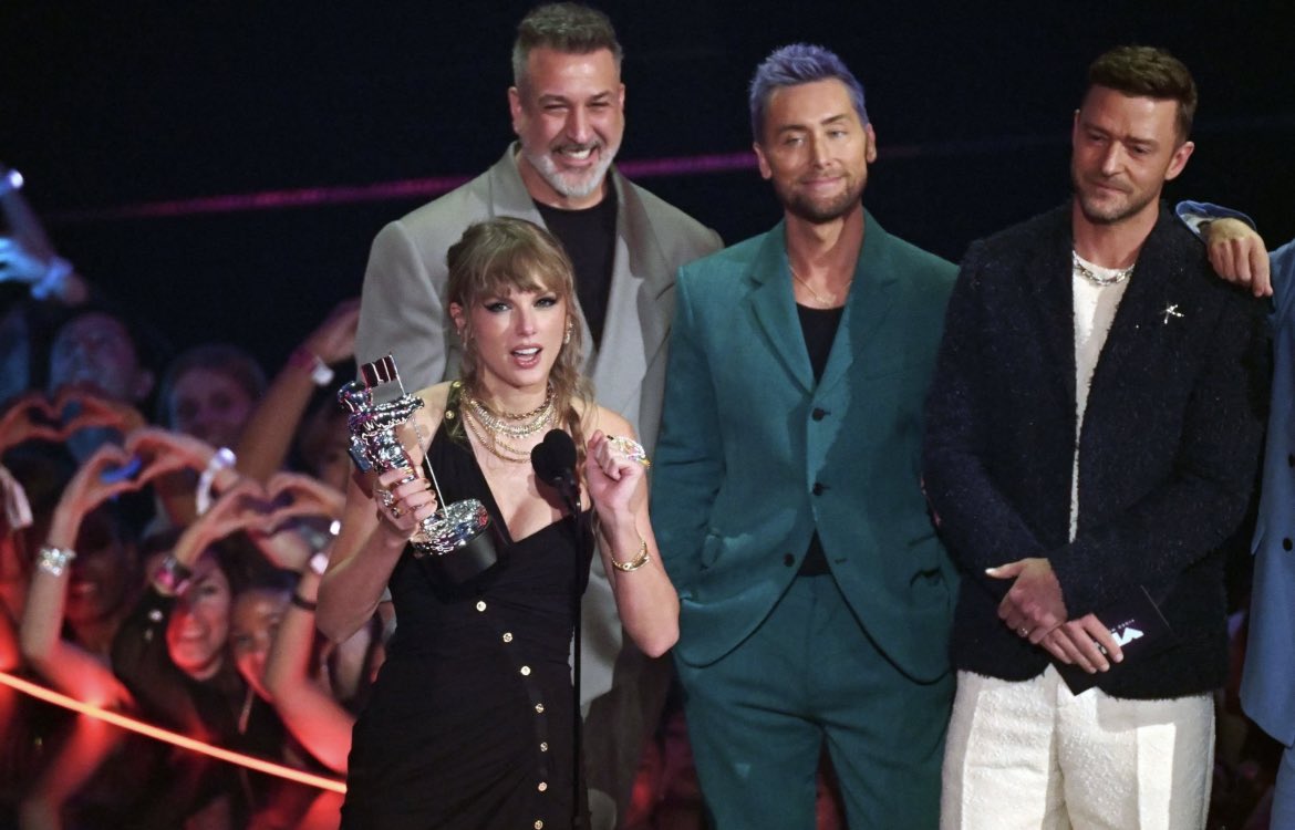 SwiftNYC's tweet photo. Taylor Swift onstage for speech for Best Pop Anti-Hero 😭 #VMAs https://t.co/XVCKAFqth9