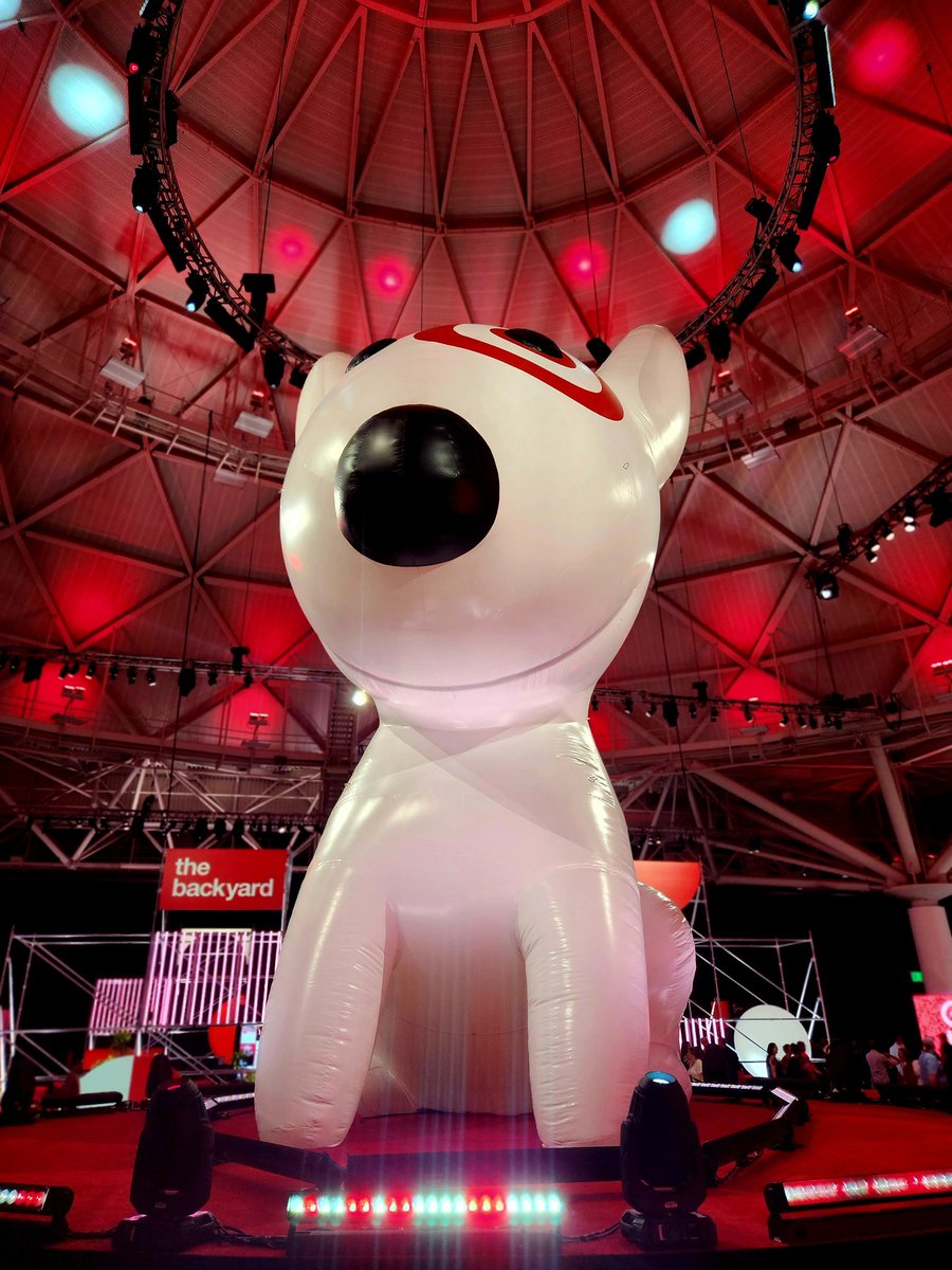 NashawnO_TGT's tweet image. Target Together 23' with the D455 family!!! Great to be apart of this awesome team.