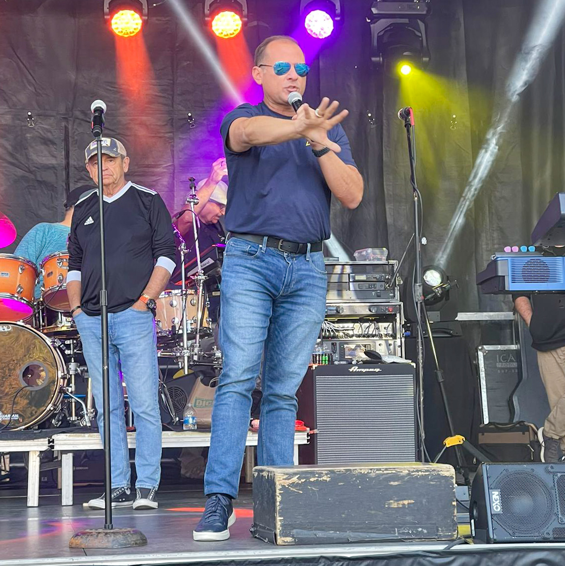 starkeyhearing's tweet photo. Caring, fearless, and dedicated employees from our facilities around the world celebrated together today at #Starkeyfest. The #StarkeyFamily enjoyed food trucks, live music, and great company. https://t.co/0lgtHxIZ9i