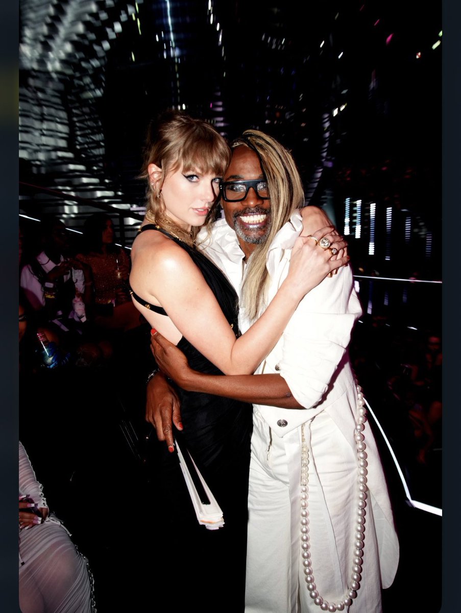TSwiftNZ's tweet photo. 📸 | Taylor Swift and Billy Porter #VMA https://t.co/gRwPbE9eqz