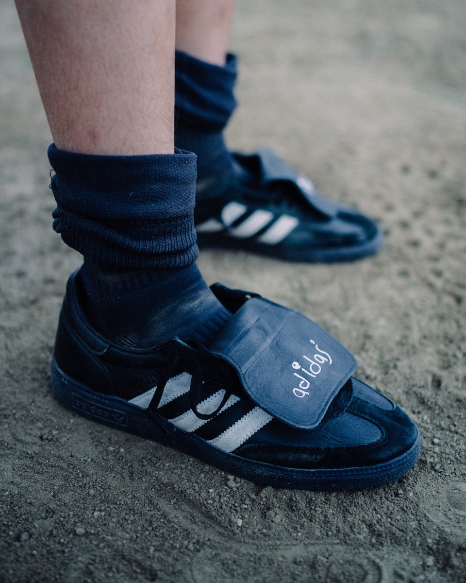 adidasとSHUKYU Magazine、アーティストのE-WAXのコラボレーション