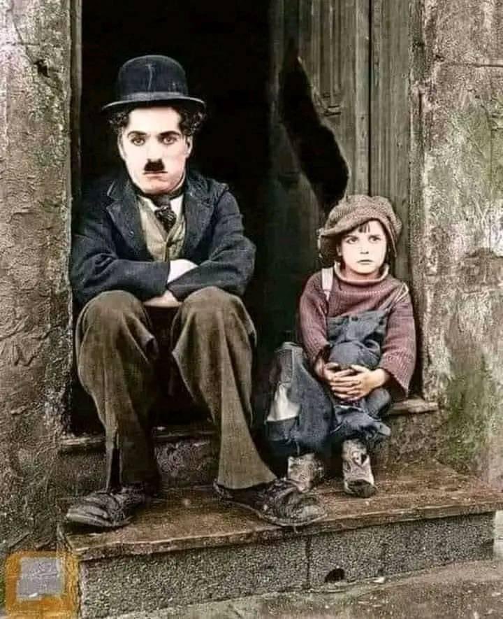 teresaf12276437's tweet image. NO PIENSEN DEMASIADO !
Charlie Chaplin vivió hasta los 88 años, dejó cuatro dichos sobre la vida, entre las cosas más bonitas que he leído:

✓ (1) Nada dura para siempre en este mundo, ni siquiera nuestros problemas;

✓ (2) Me gusta caminar bajo la lluvia porque nadie puede ver…