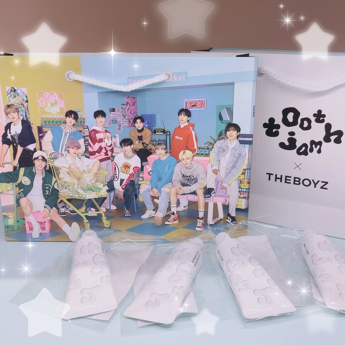 busandepart_hkt's tweet photo. ドビのみなさ〰️ん❕📢🩵🩷
当店では #THEBOYZ ✖️#TOOTHJAM の商品ご用意しております🪥🫧
toothjam トレカ&アクスタ特典まだございますので是非遊びに来てくださいね📣💭🎀
��様のご来店をお待ちしております🐶🌟🎶 https://t.co/R366IzBteA