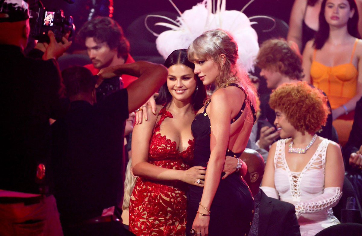 Selena Gomez and Taylor Swift at the #VMAs.