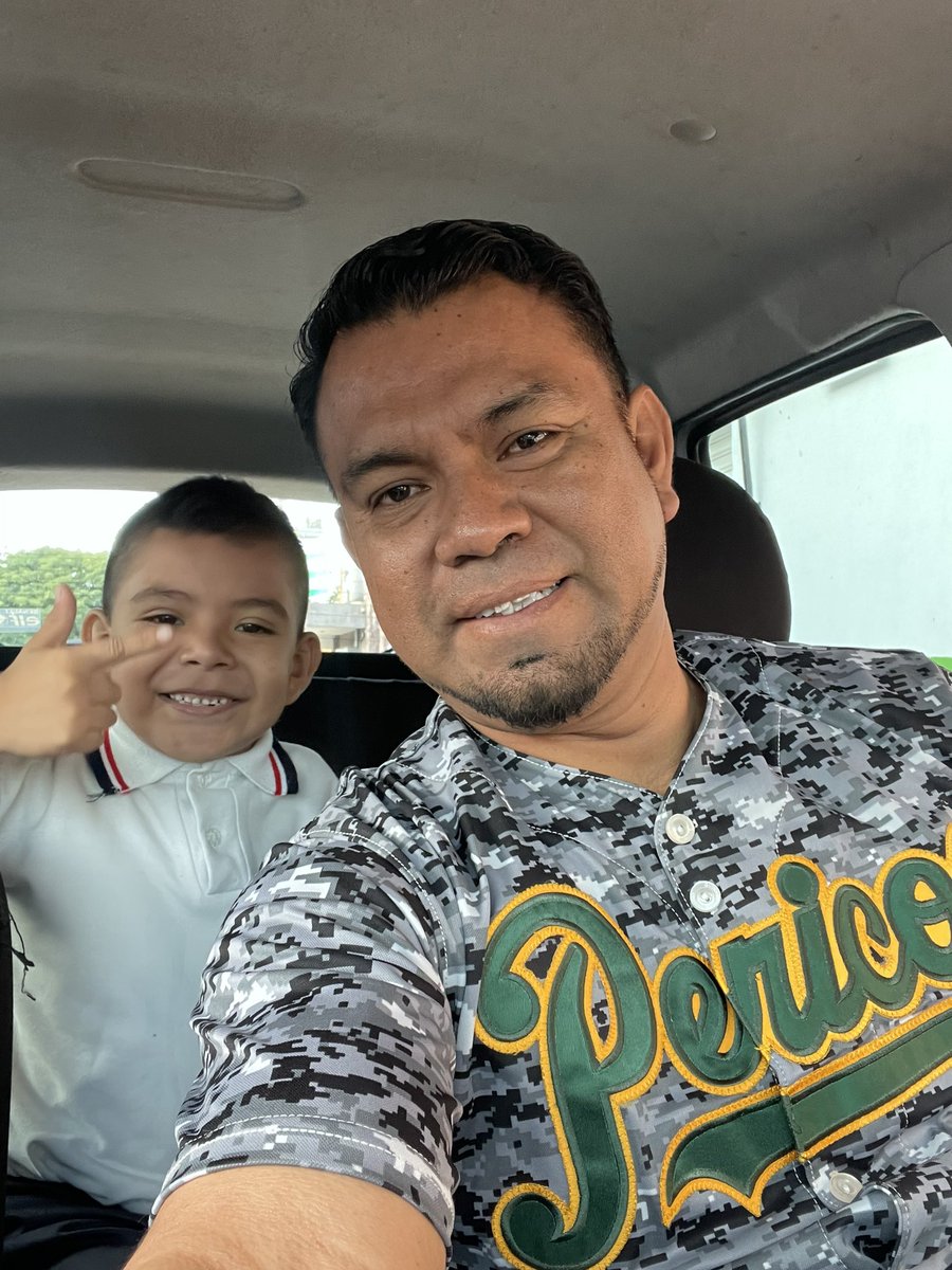 82Bertony's tweet photo. @JESanchez_ESPN con la de pericos bien puesta #SerieDelRey saludos apoyando a los @Pericos_Oficial https://t.co/5ACCA9P51X