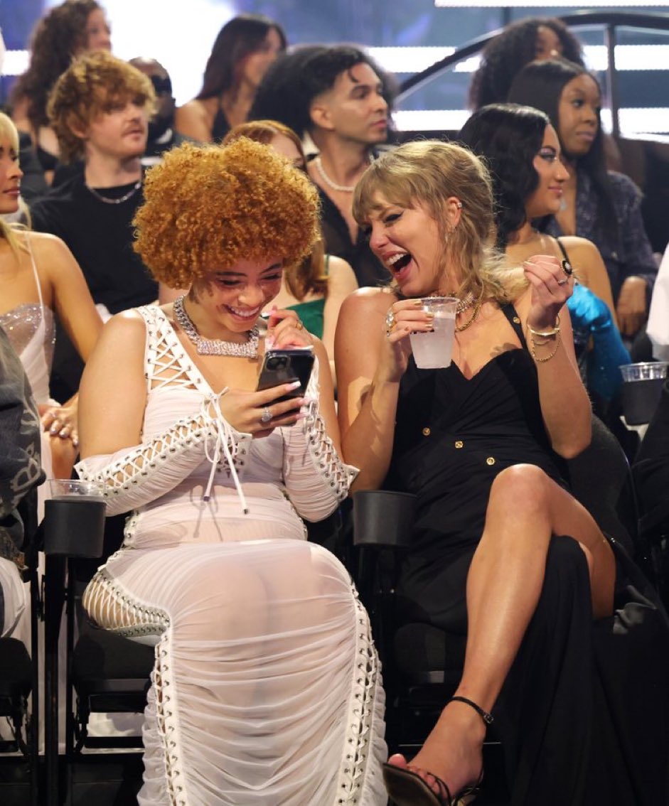 CAPTION THIS #VMAs