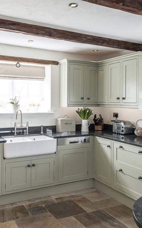 iggbuild's tweet photo. Kitchen cabinet berkonsepkan ‘ENGLISH STYLE’. Memang cantik bila guna konsep ni nampak simple dan modern 😍😍 https://t.co/8gIWpqUOff