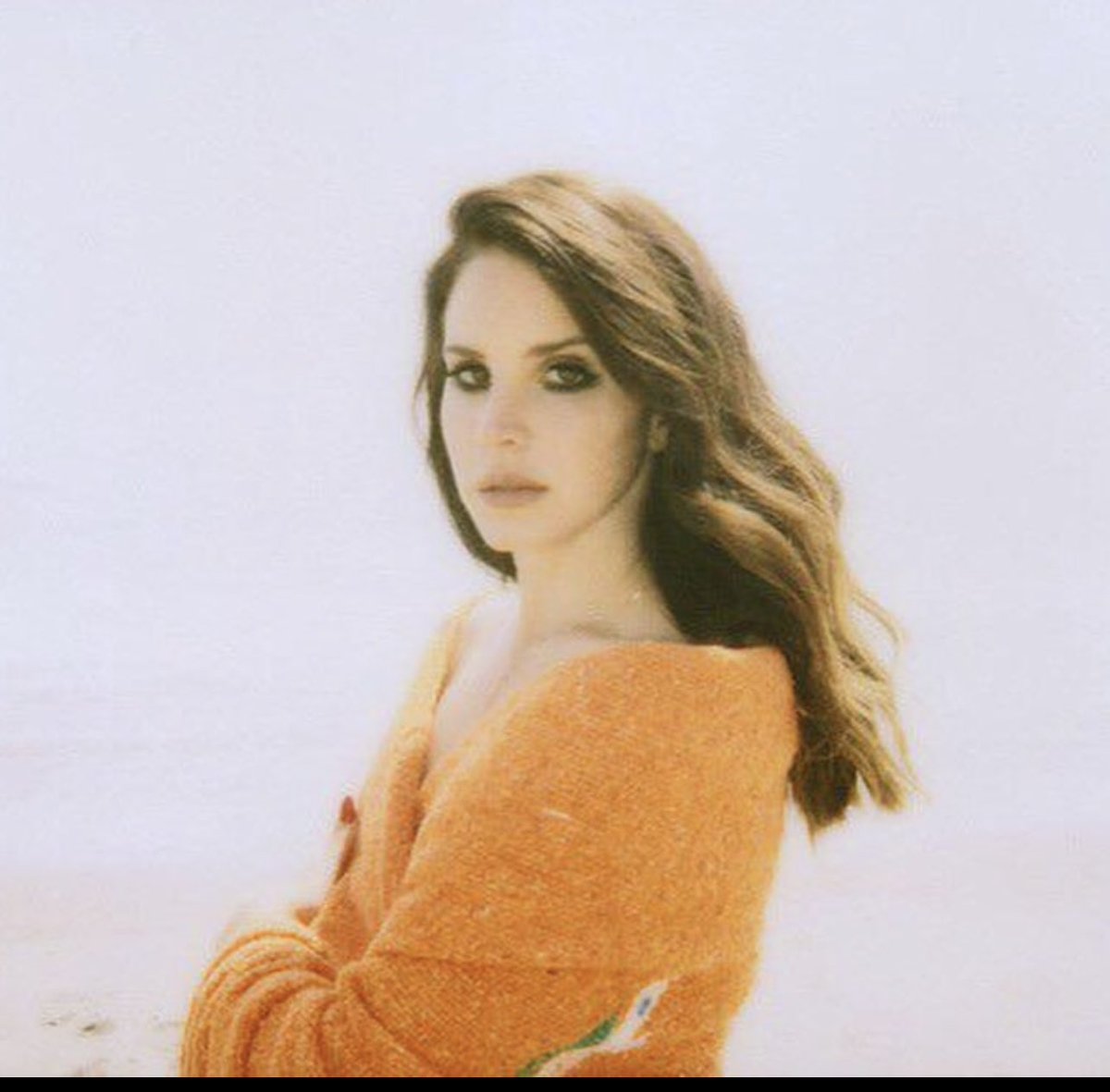 lanadelreybuzz's tweet photo. 🚨 | Congratulations to Lana Del Rey for winning the ‘Idgaf’ award this year ! https://t.co/tZn8UXhfRz
