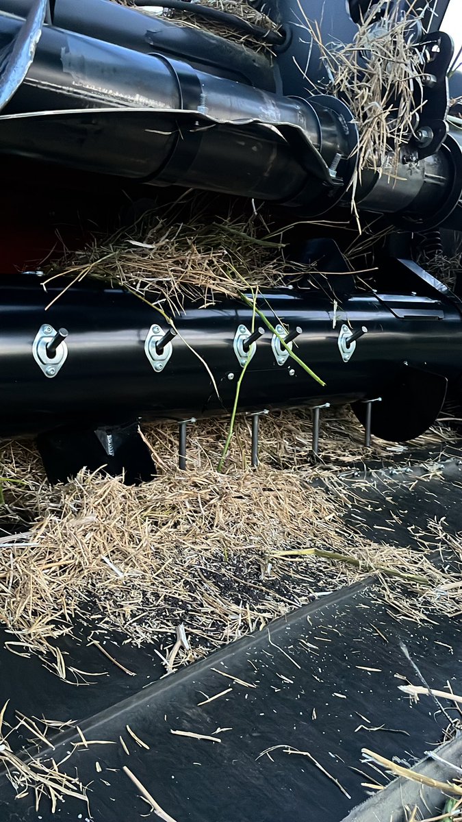 _Halloranm's tweet image. Combine world drum, cannot get it feed the combine.  Tried every possible finger timing position.  Can’t go 100ft without back feeding.   Anyone?