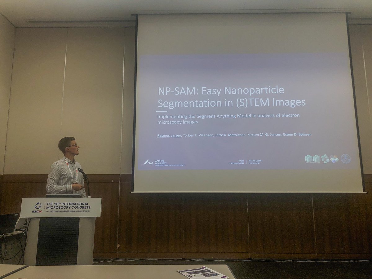 DISORDERGroup's tweet photo. The best talk so far! 👏👏 
Rasmus presented the work with NP-SAM at #IMC20! Many good questions and follow-up discussions! Check out the amazing nanoparticle segmentation model #electron #microscopy

Read the paper here: https://t.co/tvW15KdFKE…

GitLab: https://t.co/aRFlq395PI https://t.co/vKd8xIVJp3