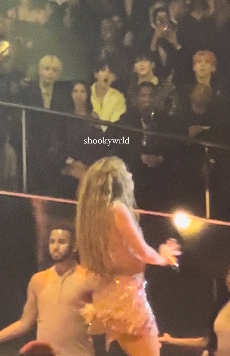 txtdom's tweet photo. Taehyun reaction to shakira 😭😭 https://t.co/OM36wBq9ss