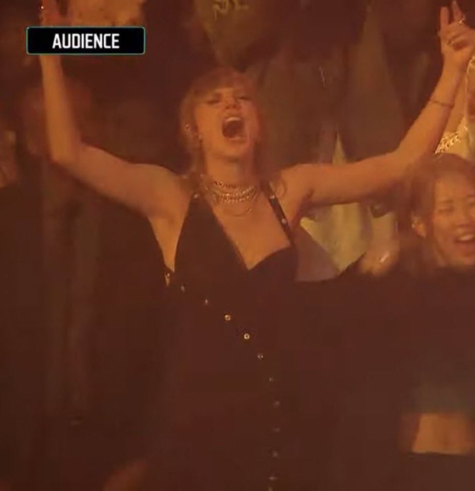 alibyars13's tweet photo. Same energy #VMAs https://t.co/UP1wmdutux
