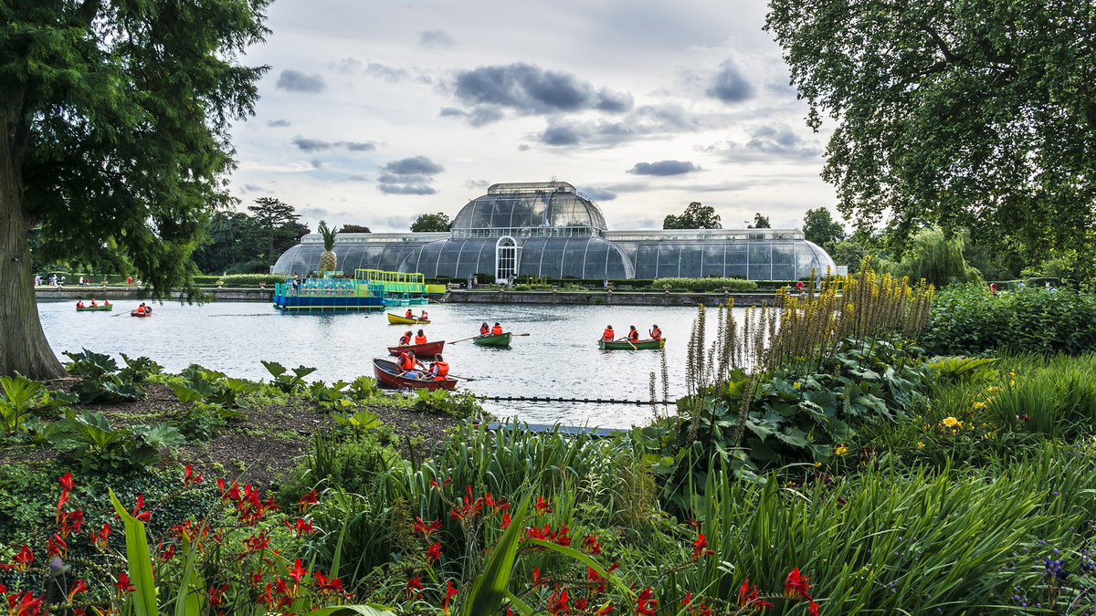 DiscoverAtoZ's tweet photo. 🌺 The Victorian fascination with gardening led to the creation of Kew Gardens in London. Today, it's a UNESCO World Heritage Site and a global center for plant research. #KewGardens #BotanicalHistory https://t.co/8LuAhR4DN9