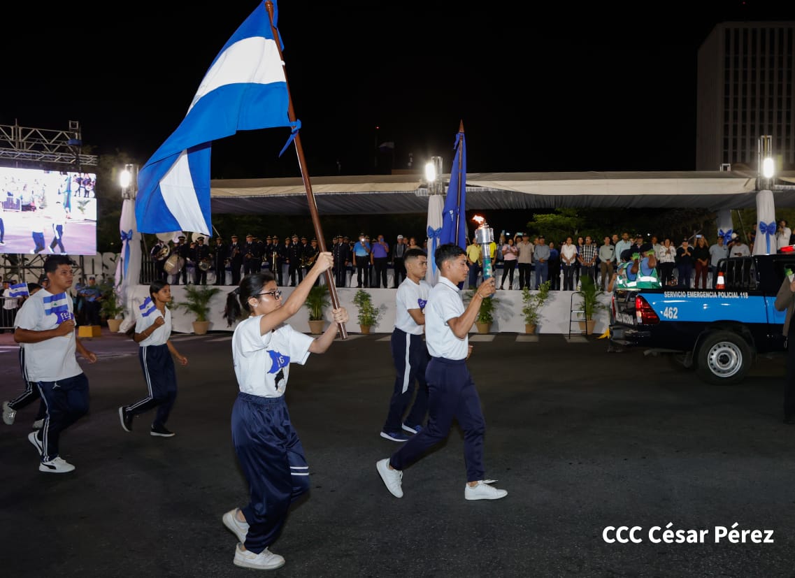Presidente Comandante Daniel Ortega y Vicepresidenta Cra. Rosario Murillo, reciben Antorcha de la Libertad y Unión Centroamericana. 💙🤍🇳🇮🇳🇮

#AmorANicaragua