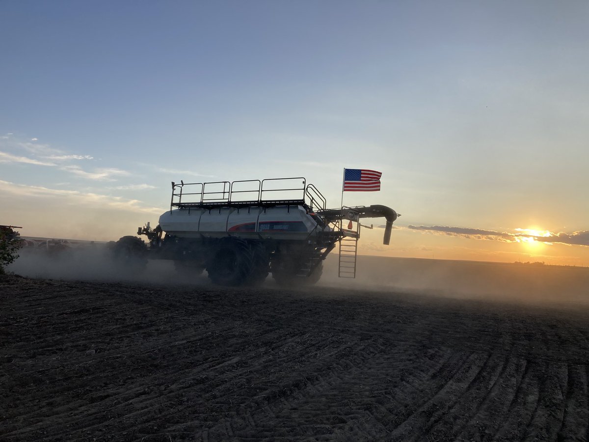Sprayers coming in, drill about to launch for #wheat24. Hoping the rain comes in the next couple days and brings the wheat up.  ⁦<a href="/WestBredWheat/">WestBred Wheat</a>⁩ ⁦<a href="/ablubaugh84/">Andrew Blubaugh</a>⁩ 4792/4483 blend to help against #sawfly