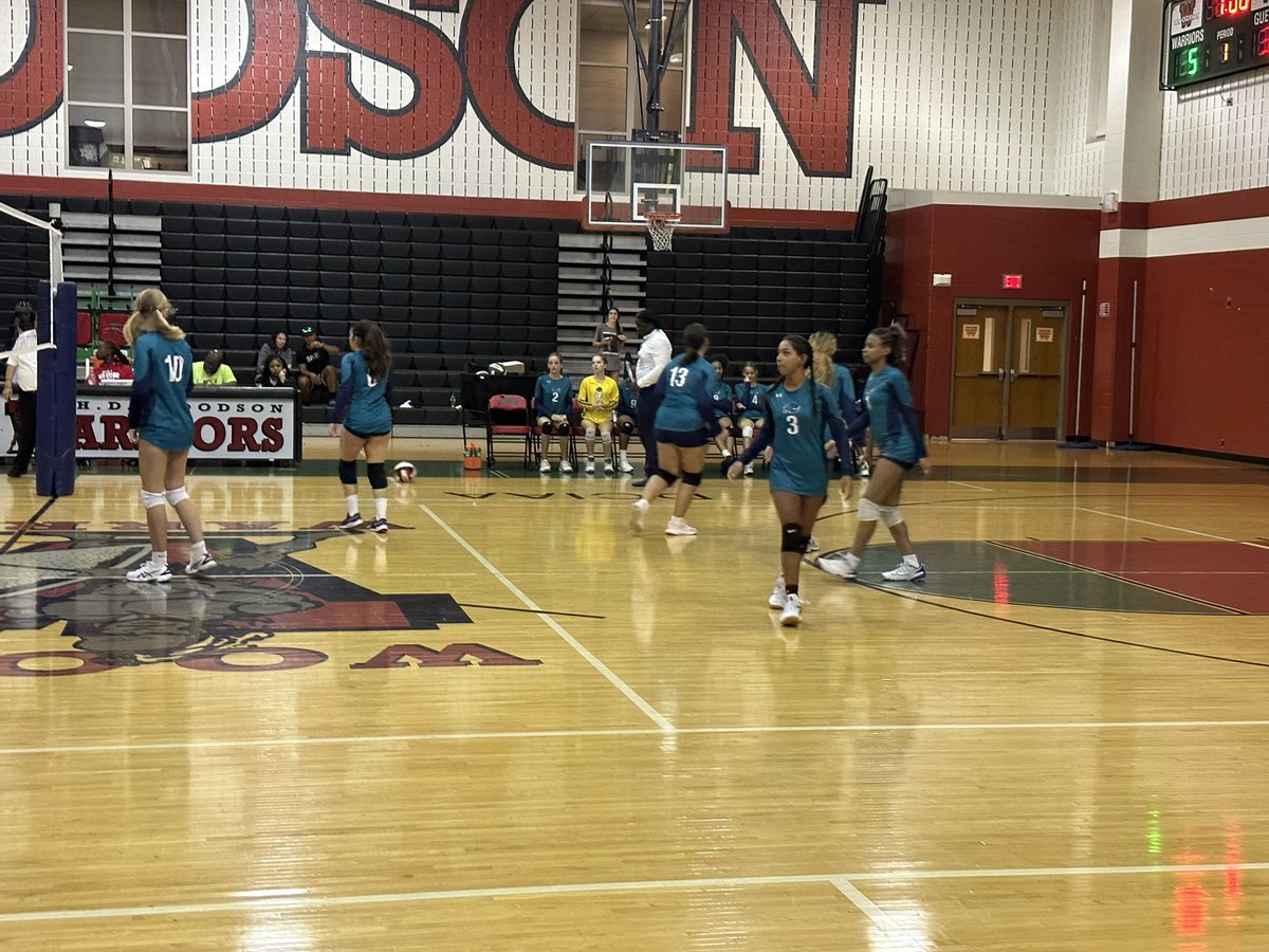 MacArthur_DCPS's tweet photo. 🎉🎉 History has been made! 🎉🎉 Tonight, the MacArthur Mammoths girls' volleyball team secured their FIRST EVER victory! 🏐 We couldn't be more proud of their outstanding performance and the school spirit they showcased. 🎉🎉 #TusksUp 🦣 #MammothPRIDE https://t.co/cJF4DAHxhL
