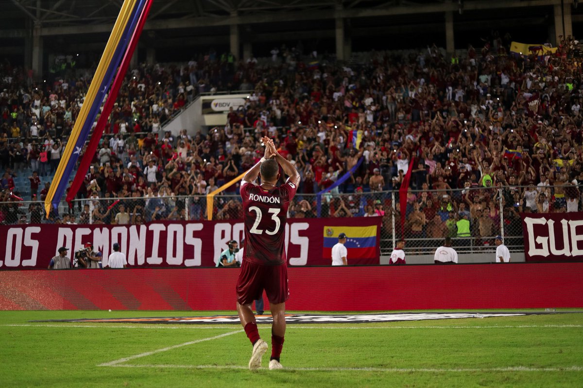 SeleVinotinto's tweet photo. Porque esto es 𝑱𝑼𝑵𝑻𝑶𝑺 hasta el final 👏🏼

#SiempreVinotinto 🇻🇪 https://t.co/qsARqjNfql
